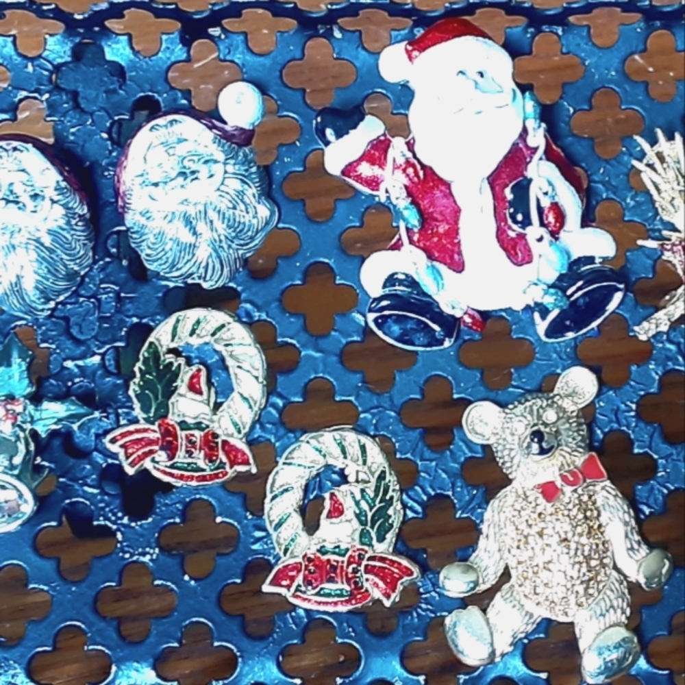 Vintage Christmas/Holiday jewelry assortment